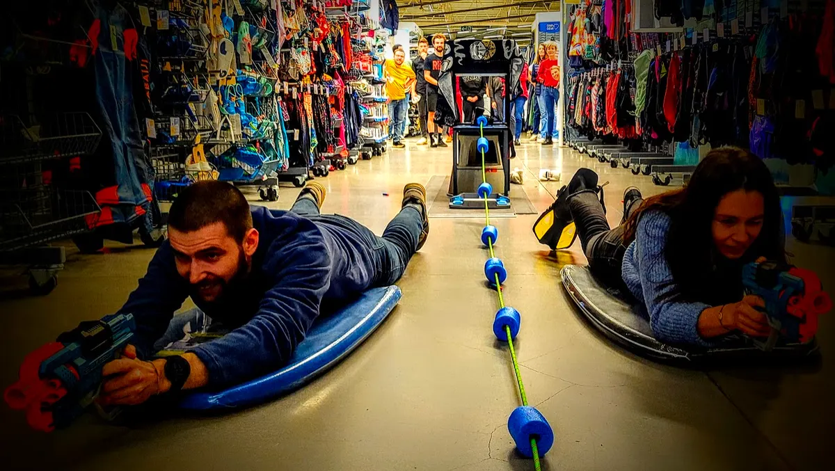 Épreuve Swimathlon des Fun'lympiques, palmes et pistolets Nerf